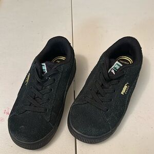 Black puma size 9.
